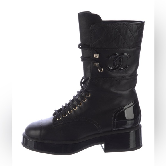 Chanel Combat Boots Interlocking CC Logo Size: 5.5 | IT 35.5
@chanel #chanel - Picture 1 of 5